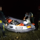 La Guardia Civil, durante el rescate del cuerpo de la mujer fallecida.