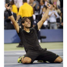 Rafa Nadal celebra arrodillado sobre la pista de Flushing Meadows su incontestable triunfo en el US