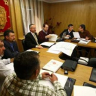 Los miembros de la Comision de Minas se reunieron ayer en el salón de plenos de Páramo del Sil
