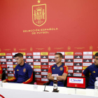 Rodri Hernández, Álvaro Morata, César Azpilicueta y Marco Asensio como capitanes se dirigen a los medios. LIZÓN