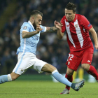 Konoplyanka, autor del gol de Sevilla, regatea a un rival.