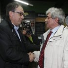 Chamosa felicita al ganador. JESÚS