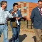 Carmen Suárez y Baudilio Fernández (derecha) durante la visita