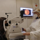 La revisión ocular con la última tecnología constituye uno de los servicios de Óptica Europa. MARCIANO PÉREZ