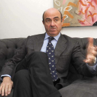 El ministro de Economía y Competitividad, Luis de Guindos, haciendo unas declaraciones.