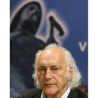 El cantautor Amancio Prada regresa hoy a León con ‘La voz descalza’.