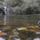 Los ríos leoneses siguen mostrando  un buen aspecto para los aficionados a la pesca. FERNANDO OTERO