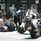 El herido quedó tumbado sobre el asfalto.