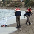 El cadáver del niño sirio muerto en la orilla ha conmocionado a la opinión pública