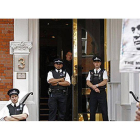 Fachada de la embajada de Ecuador en Londres, donde se encuentra Assange.