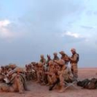 Soldados norteamericanos rezan en la base de Nayaf