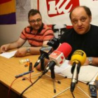 Carlos Alonso y Miguel Ángel Fernández, ayer en la sede comarcal de IU