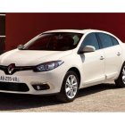 El Fluence adopta un renovado frontal con el nuevo «rombo» de la marca.