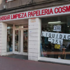 Una de las tiendas chinas con anuncio de cierre en León