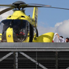 El helicóptero que transportó a Froome herido desde Roanne a su llegada al hospital de Saint Etienne.