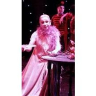 Lindsay Kemp caracterizado como la reina Elisabeth