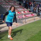 Carles Puyol se dirige al campo de entrenamiento de la ciudad deportiva.