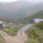 Valles de Carracedo de Compludo, con una vista parcial del pueblo.