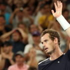 Andy Murray se despide del público en Melbourne.