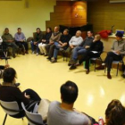 Adampi reunió en la biblioteca pública de León a una treintena de amputados.