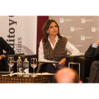 Cristina Garmendia y Alberto Ruiz Gallardón, con la moderadora del debate celebrado ayer en San Marcos. F. OTERO PERANDONES