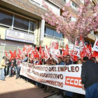 Los trabajadores se concentraron ante la sede de la Fele en Ponferrada