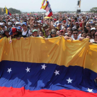 Asistentes al concierto Venezuela Aid Live en el puente de Tienditas, en Cúcuta. M. DUEÑAS CASTAÑEDA