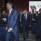 El Rey, seguido por el presidente de la Generalitat valenciana, Ximo Puig.