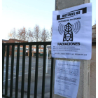 Cartel en contra de la antena de Cuatrovientos.