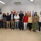 José Luis Prada, rodeado de parte de los patrocinadores del certamen, en la presentación. ANA F. BARREDO