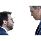 Imagen de Pere Aragonès y Pedro Sánchez, ayer, durante su encuentro en Barcelona. ANDREU DALMAU