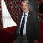 El director del Centro Nacional de Gripe, Raúl Ortiz de Lejarazu, ayer durante su visita a León. MARCIANO