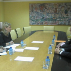 El alcalde y la consejera de Hacienda, ayer, en la reunión que tuvo lugar en Valladolid.