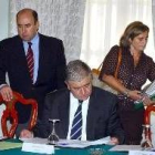 Basilio Rada, el presidente de Picos, José Luis Gil, y Victoria Delgado