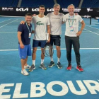 Djokovic se entrenó ayer en la pista del Open de Australia. @DJOKERNOLE