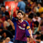 Leo Messi celebra su primer gol de los dos que consiguió frente al Alavés en el estreno de la Liga en el Camp Nou. ALEJANDRO GARCÍA