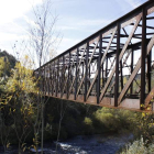 El puente del ferrocarril minero marca la frontera entre Cistierna y Sabero. CAMPOS