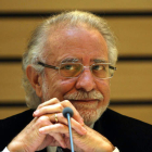 El escritor y académico leonés José María Merino, que participa en el libro ‘Mañana todavía’.
