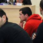 De izquierda a derecha, los etarras Jurdan Martitegi, Arkaitz Goikoetxea e Íñigo Gutiérrez, durante el juicio contra ellos en la Audiencia Nacional por un atentado en el 2008 en la casa cuartel de Calahorra (La Rioja).