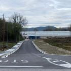 Estado del nuevo vial hacia esta zona industrial de Carracedelo. DL