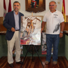 El alcalde de la localidad y el concejal de Ferias muestran el cartel de esta edición.
