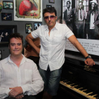 Dos de los mejores artistas-tributo a Elvis Presley en León y en España: Javier Arias y Mencis Elvis.