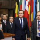 Rogers (derecha), con Cameron, en una cumbre europea en Bruselas, el pasado junio.