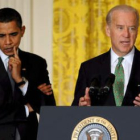 Obama escucha al vicepresidente, Joe Biden, durante un acto en la Casa Blanca celebrado esta semana
