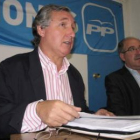 Bardal y Guzmán, explicaron ayer la salida del grupo del salón de plenos.