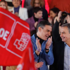 Pedro Sánchez con Zapatero ayer, en el acto sobre feminismo del PSOE en Madrid. BORJA SÁNCHEZ-TRILLO