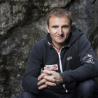 El alpinista suizo Ueli Steck ha fallecido cuando descendía del Nuptse, en el Everest, este domingo.