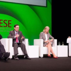 Jaime Caruana, en el centro, ayer en la reunión de antiguos alumnos del IESE en Múnich.