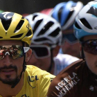 Julian Alaphilippe, de amarillo, durante la 11ª etapa del Tour.