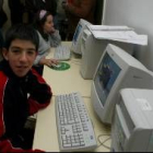 Uno de los alumnos del colegio especial Bergidum, en Fuentesnuevas